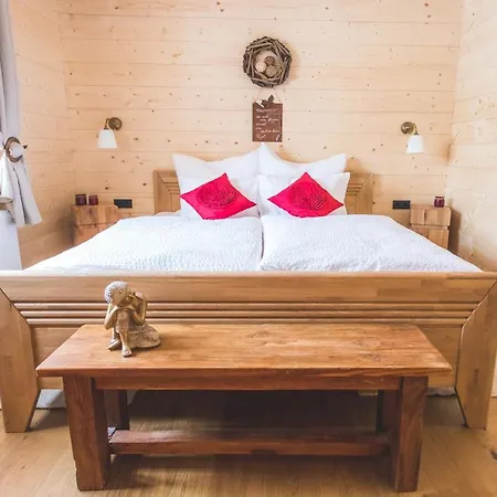 Hilltop Apartament *