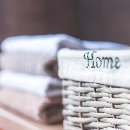 Hilltop Apartament *