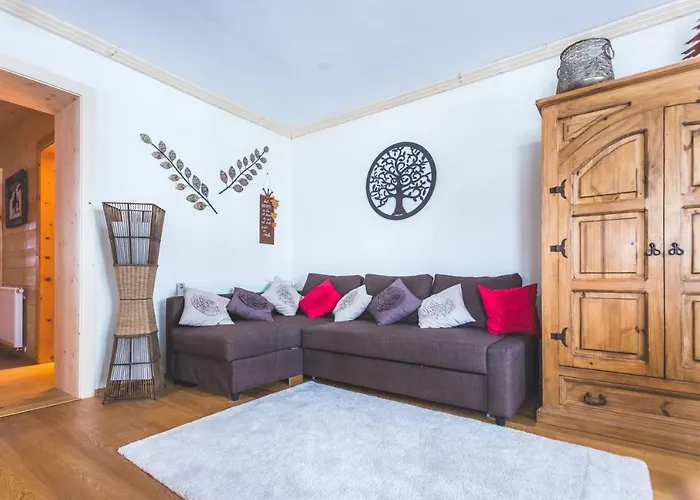 Hilltop Apartament *