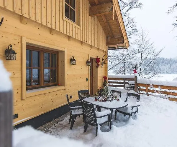 Hilltop Apartament *