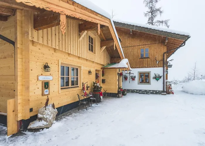 Hilltop Apartament *